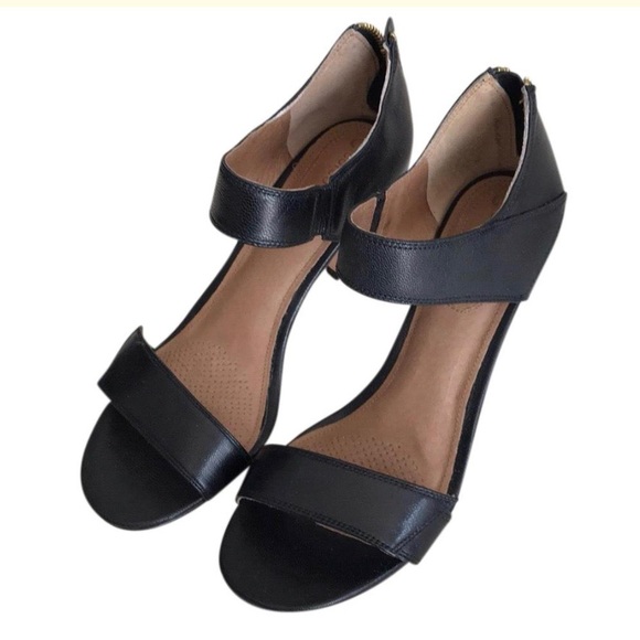 Corso Como Shoes - NWT Corso Como Deliah Sandals